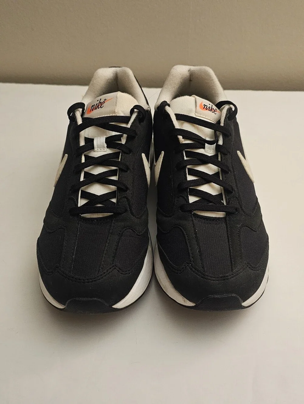 Nike Air Max Dawn Black and Cream Low-Top Air Cushion Sneakers 7Y